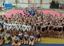 <a href="/actualites/interdepartementaux-gym-poussines-bergerac-14-mai-2017" class="active">INTERDEPARTEMENTAUX GYM  POUSSINES BERGERAC 14 MAI 2017</a><div class="smartphoto_back_link"><a href="/multimedia">Retour aux albums</a></div><div class="smartphoto_date_album">Album publié le 19/05/2017</div>