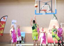 <a href="/actualites/basket-ball-lequipe-saint-bruno-de-bordeaux-triomphe-chez-les-veterans" class="active">Basket-Ball : L&#039;équipe Saint-Bruno de Bordeaux triomphe chez les vétérans</a><div class="smartphoto_back_link"><a href="/multimedia">Retour aux albums</a></div><div class="smartphoto_date_album">Album publié le 20/06/2019</div>