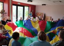 <a href="/actualites/eveil-inter-generationel-villars-42-quand-les-enfants-illuminent-les-journees-des">Éveil Inter-Générationel à Villars (42) : Quand les Enfants illuminent les journées des Résidents aux Marroniers</a><div class="smartphoto_back_link"><a href="/multimedia">Retour aux albums</a></div><div class="smartphoto_date_album">Album publié le 30/11/2023</div>