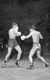 Miche Houdeau et Jean Sandroni au Palais des Sports en février 1962 lors d'une matinée sportive et récréative