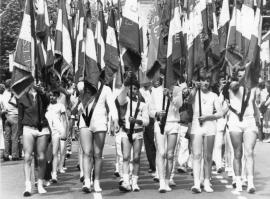 Défilé des jeunes lors des championnats fédéraux de gymnastique de 1985 à Annonay