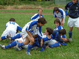 Le football, un des sports collectifs que propose la fédération