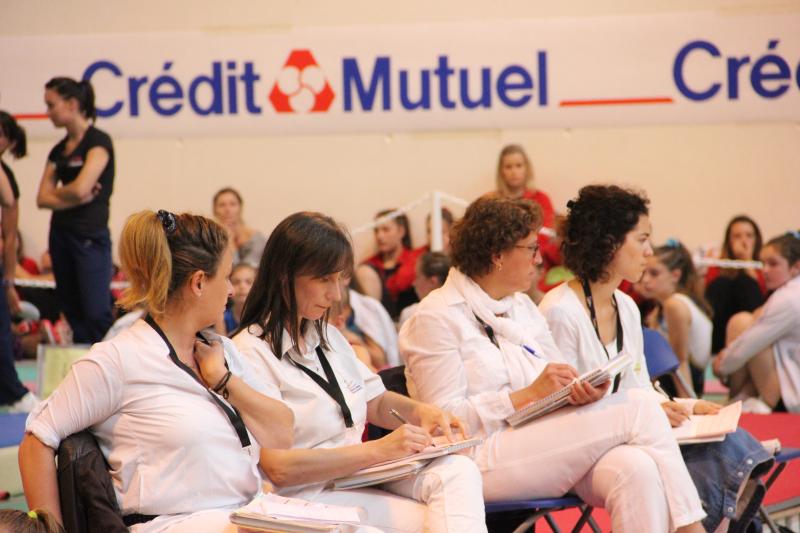 La gymnastique féminine et l’évolution des formations juge en E